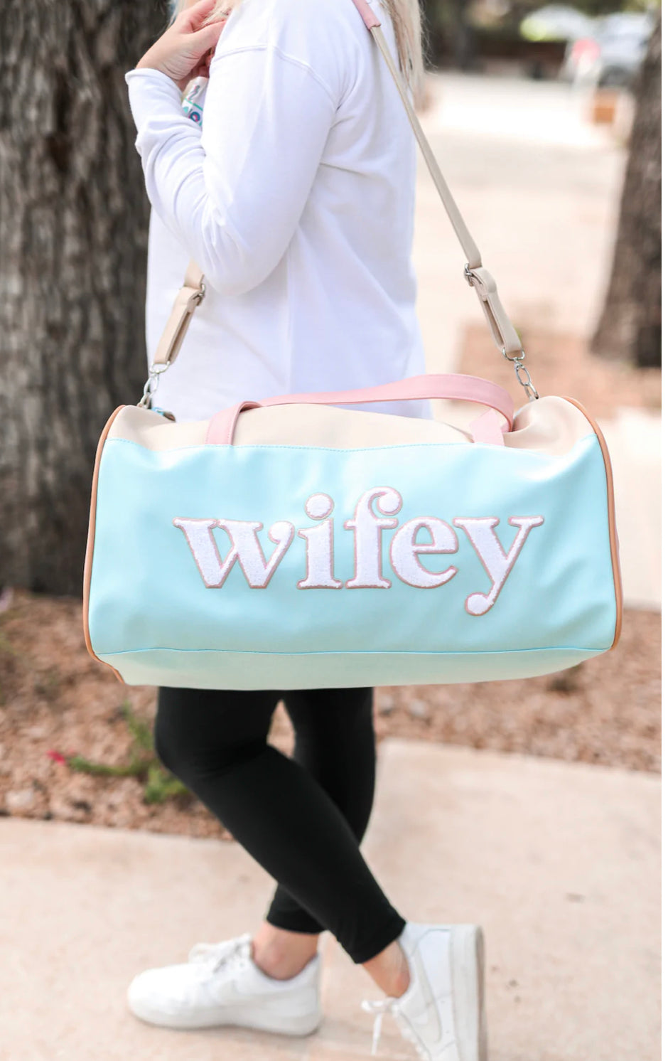 WIFEY DUFFLE BAG BLUE CREAM