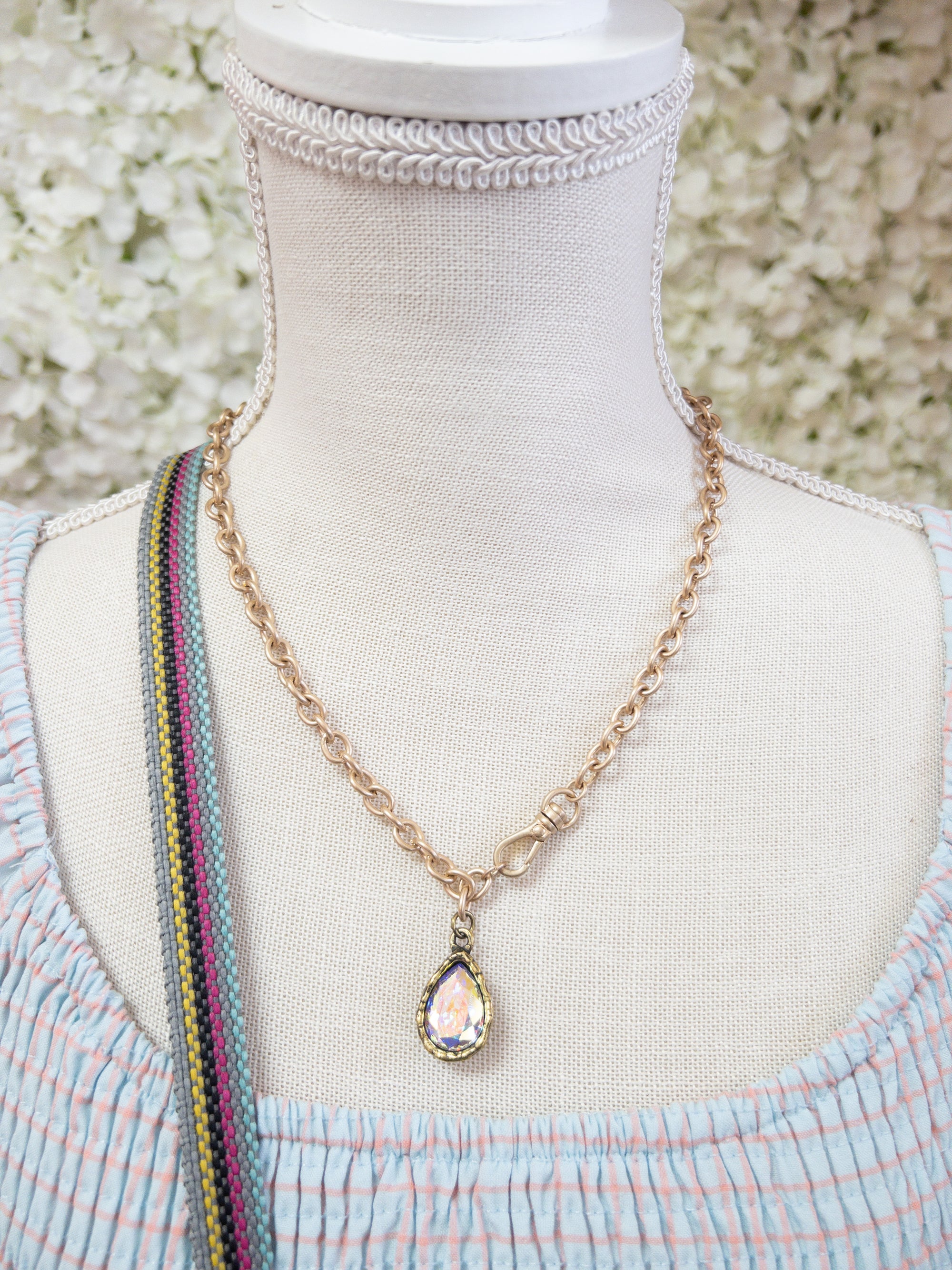 TEARDROP PINK PANACHE GOLD TONED NECKLACE