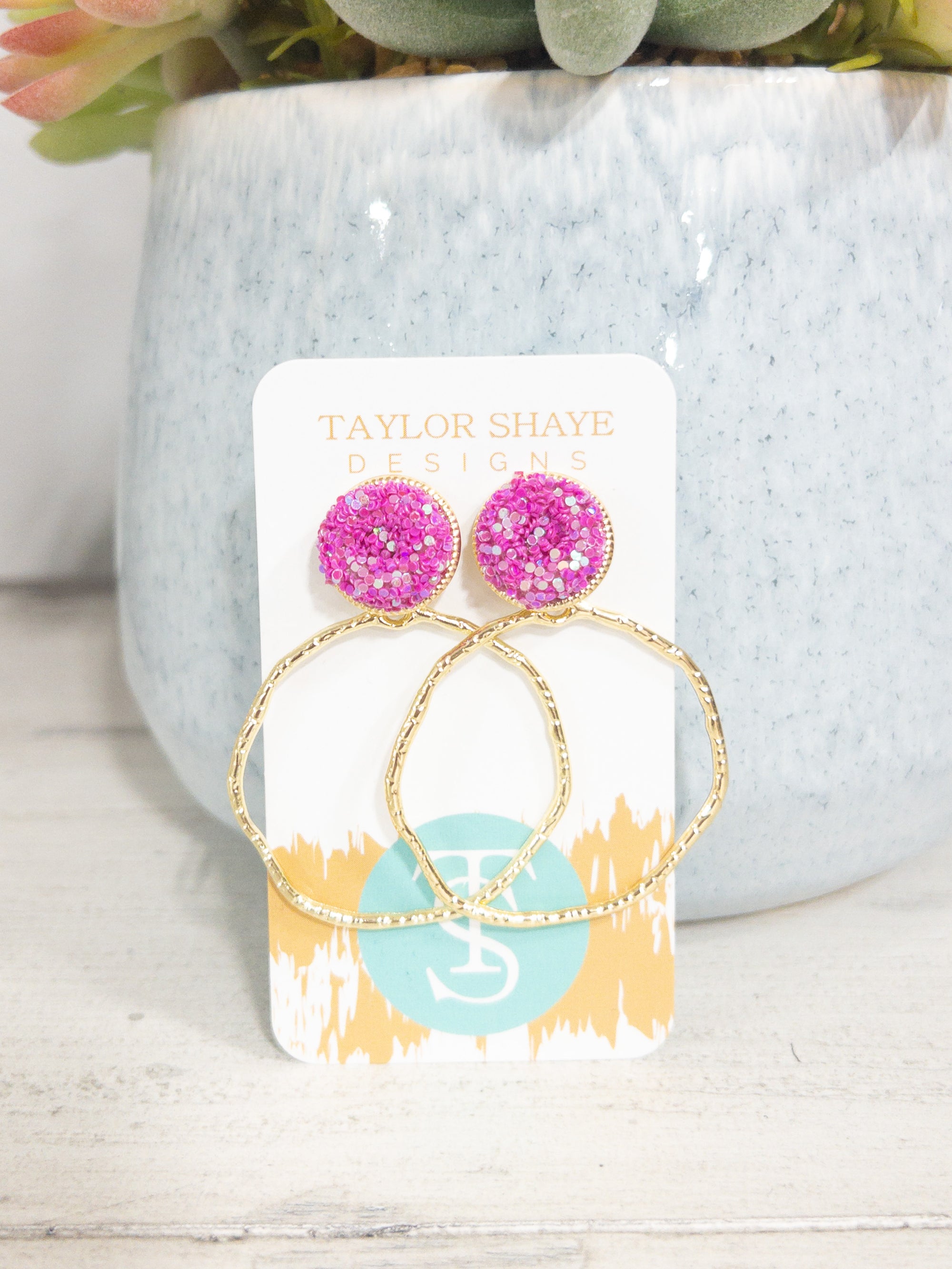 TAYLOR SHAYE GOLD CIRCLE POST FUSCHIA GLITTER