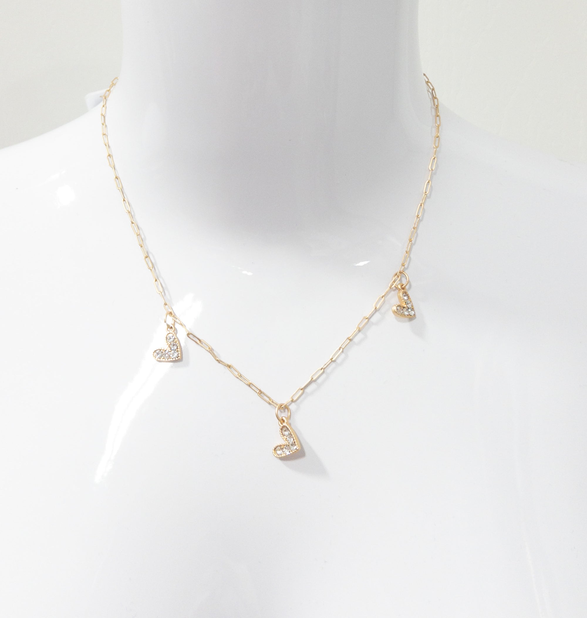 JANE MARIE GOLD NECKLACE WITH RHINESTONE HEARTS