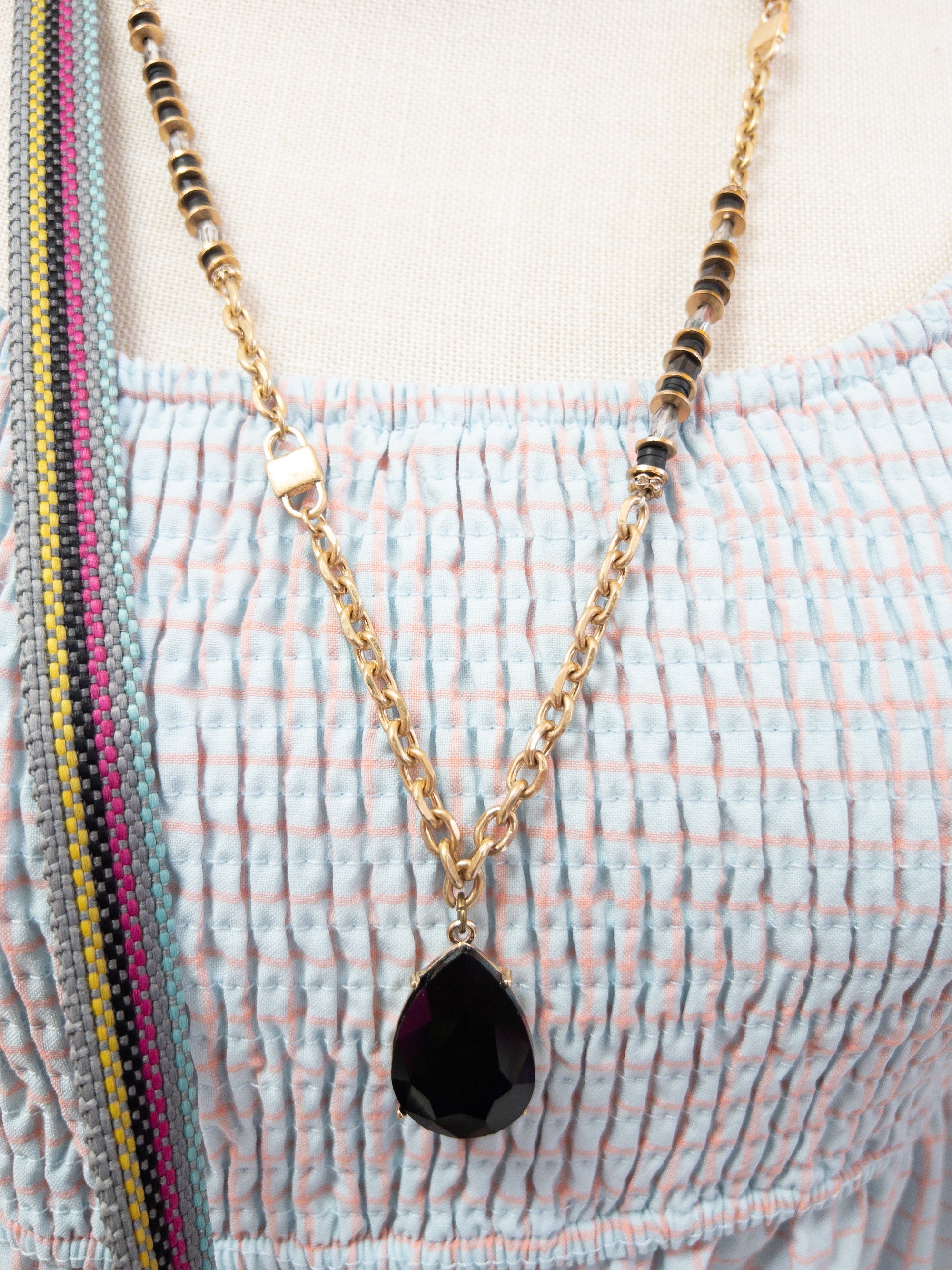 BLACK GEM XLONG PINK PANACHE NECKLACE